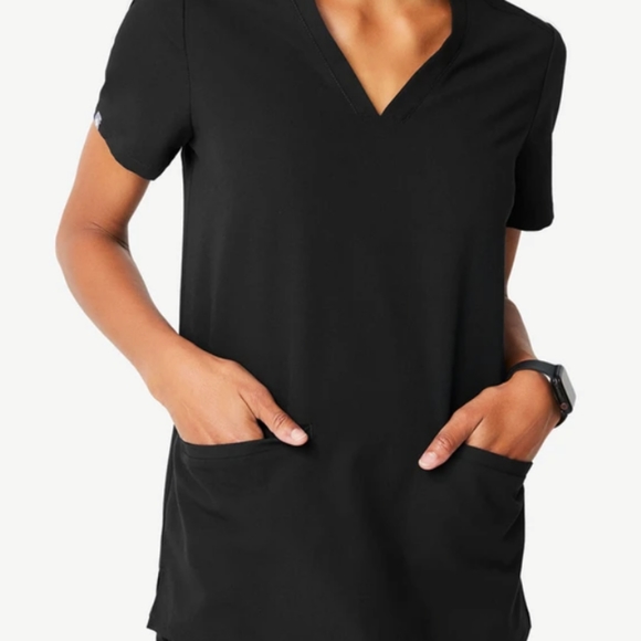 Figs scrubs top NWOT medium - Picture 4 of 6